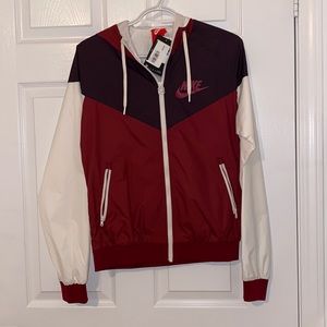 Women’s Nike windbreaker jacket